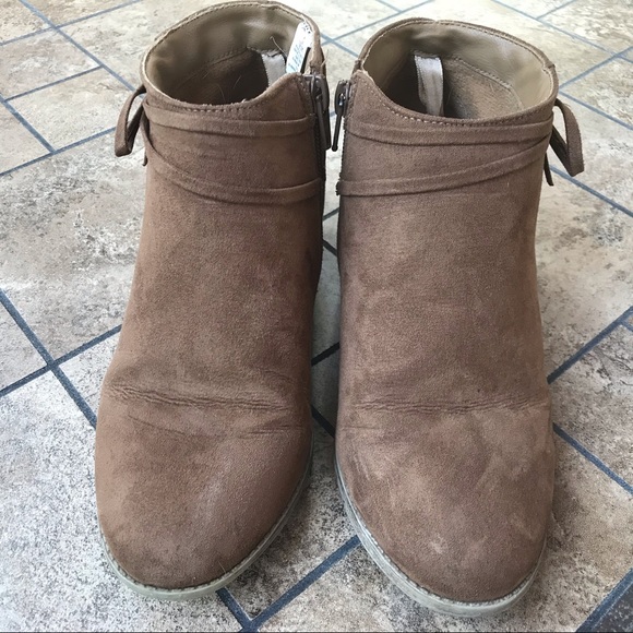 Old Navy Tan Suede-like Low Boots with Bow - Picture 2 of 12